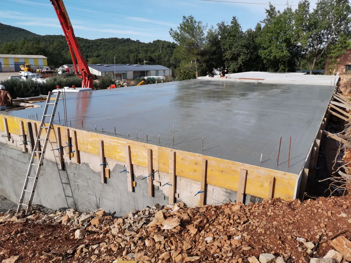 Tableau électrique en cours de montage