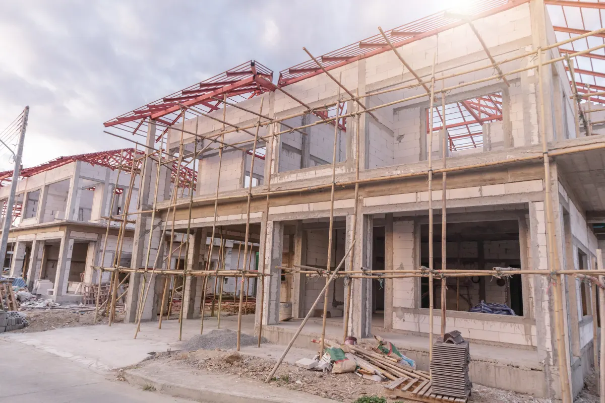 Pose de placo dans une pièce à vivre